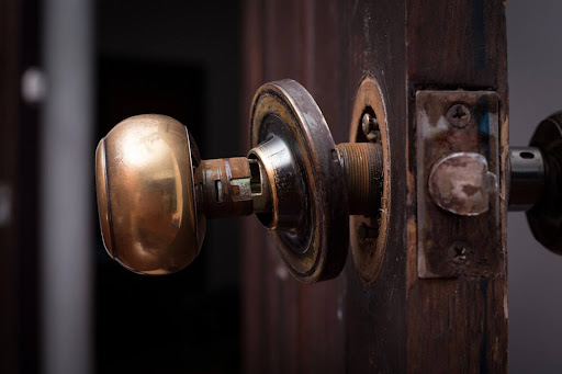 A broken doorknob or lock can be a sign of negligent security in a premises liability claim. A broken doorknob or lock can be a sign of negligent security in a premises liability claim.